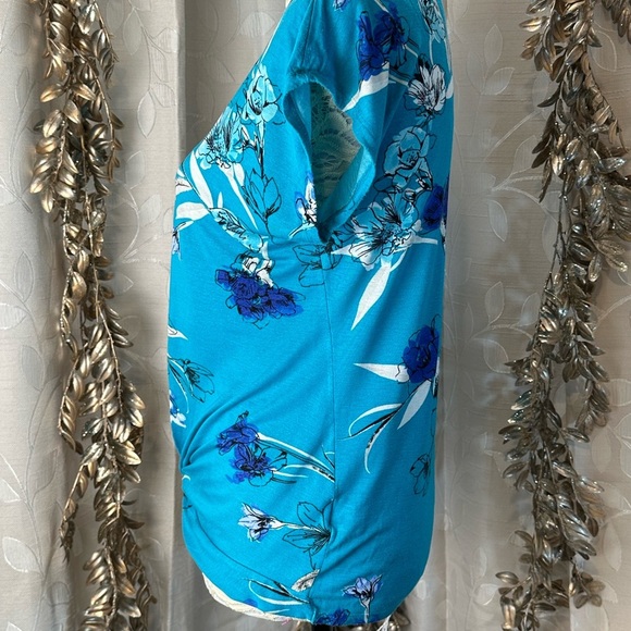APT.9 Women’s Small Blue Floral Twist Front‎ Blouse Top Short Sleeve Keyhole Tee - Picture 3 of 9